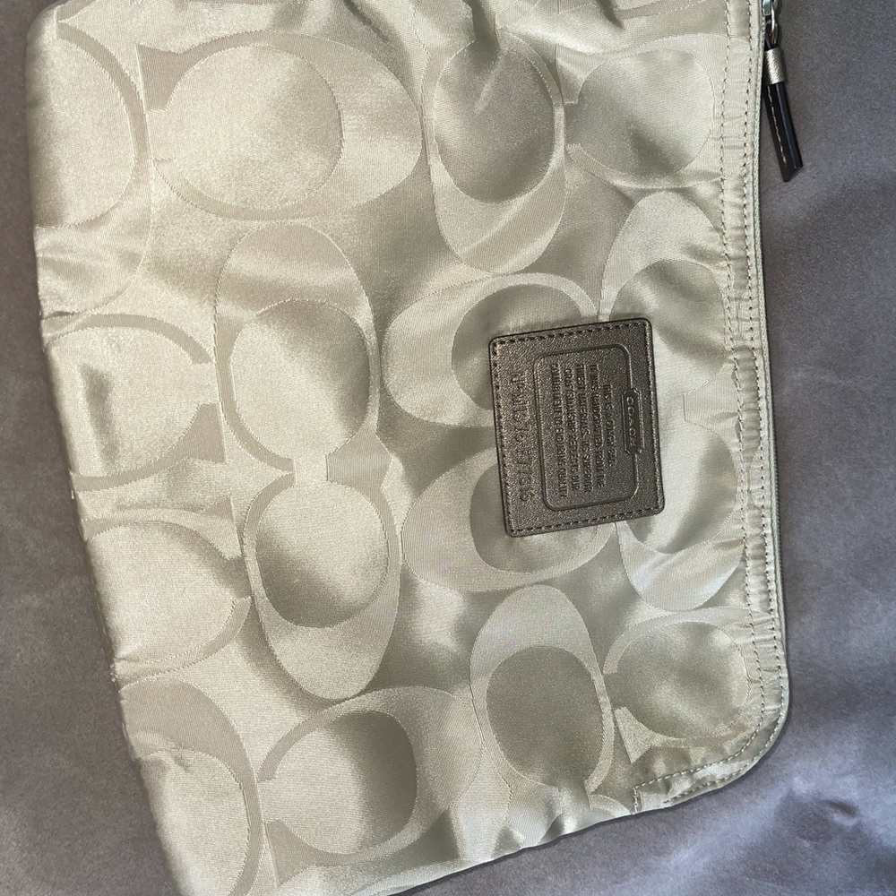 Coach Packing Bag View 3